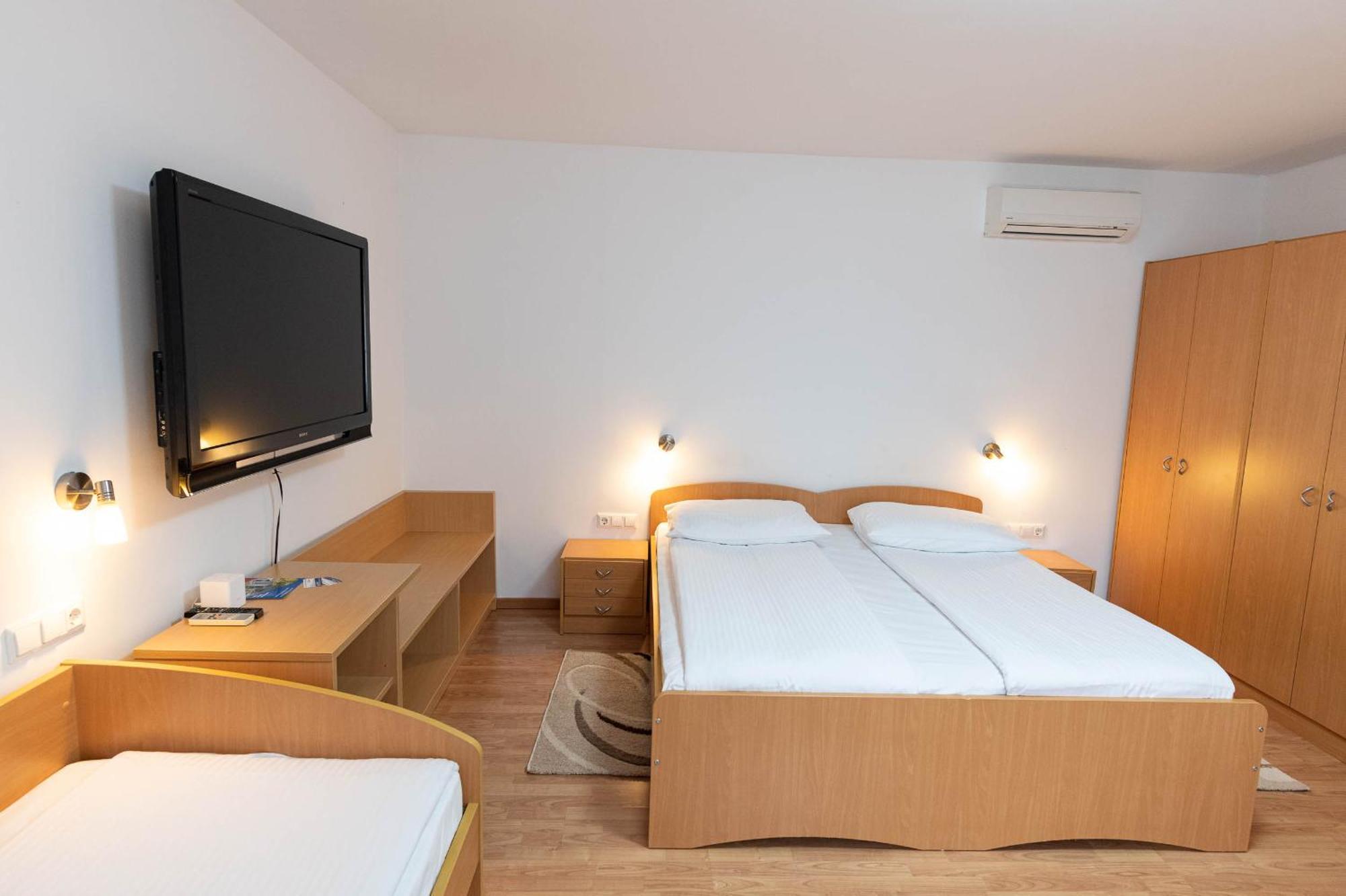 Straza Apartmaji In Sobe Ramar מראה חיצוני תמונה